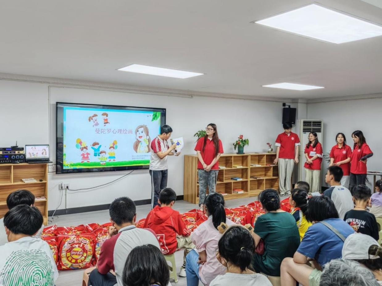 双节同庆 心暖童心|mg4355vip检测中心携手东城街道开展“粽点关注·童心向阳”志愿活动